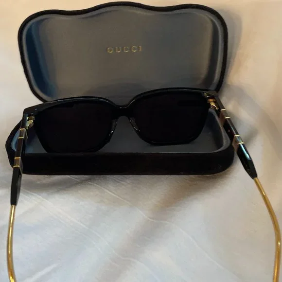 HP🎉SUNGLASS NEW GUCCI Authentic Black Beige Gray Eyewear Rectangle Velvet Case - Picture 11 of 11